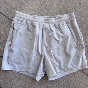 Lululemon Pacer Breaker 5” Large